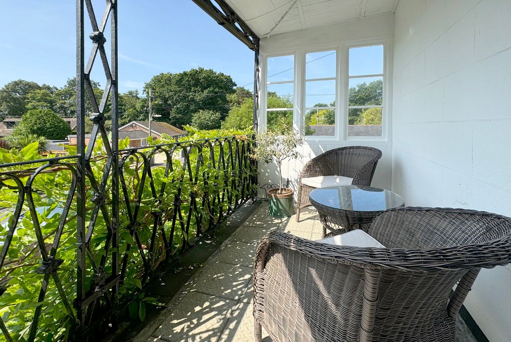 Property photo 2 of 12 2 Yh Balcony