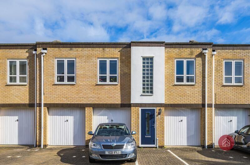 Property photo 2 of 8 Frontal