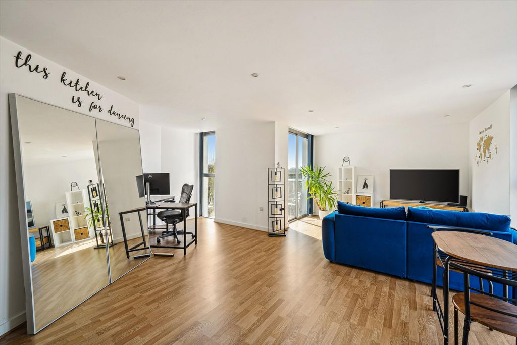 Property photo 1 of 16 Image
