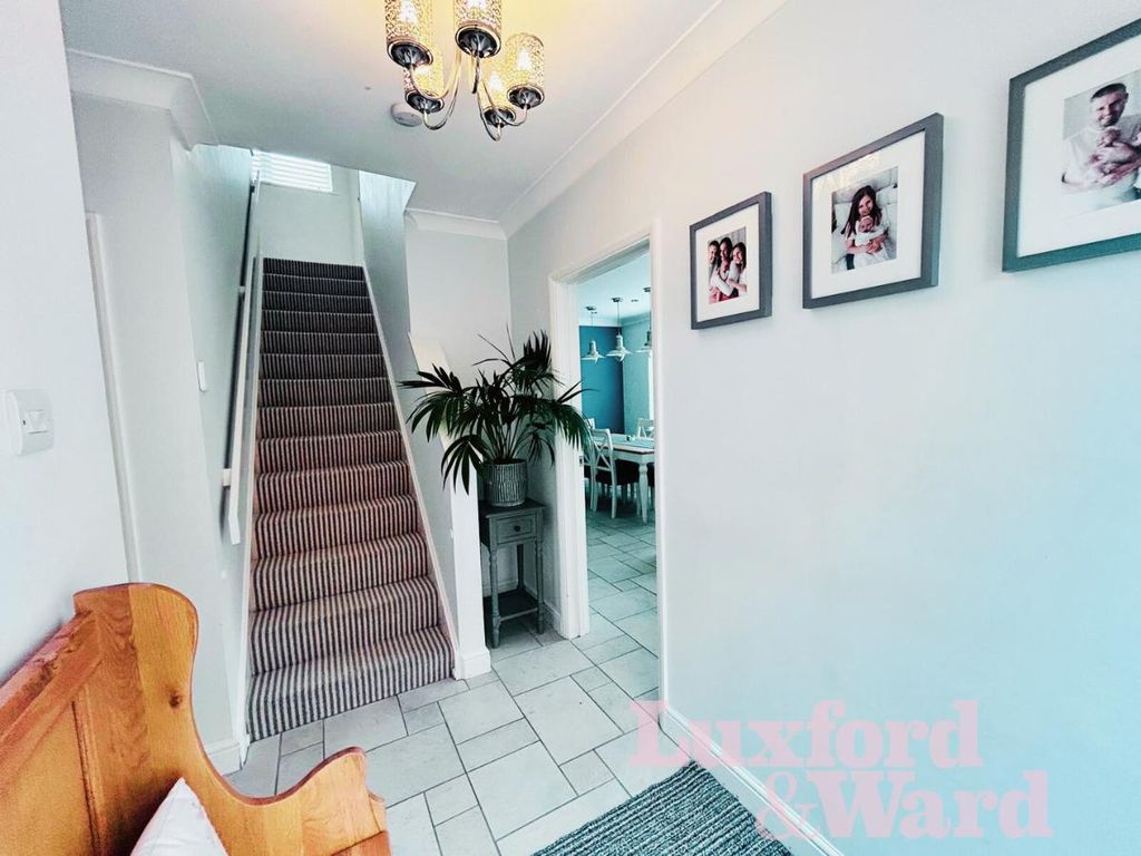 Property photo 3 of 18 Entrance Hall