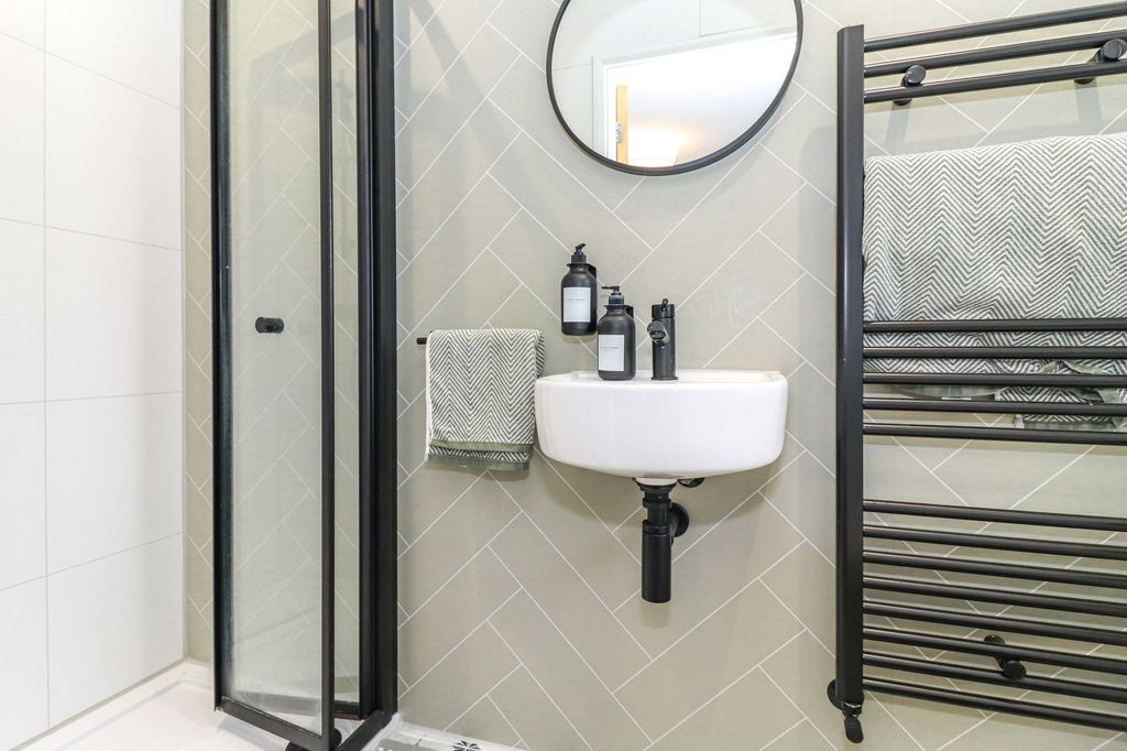 Property photo 3 of 27