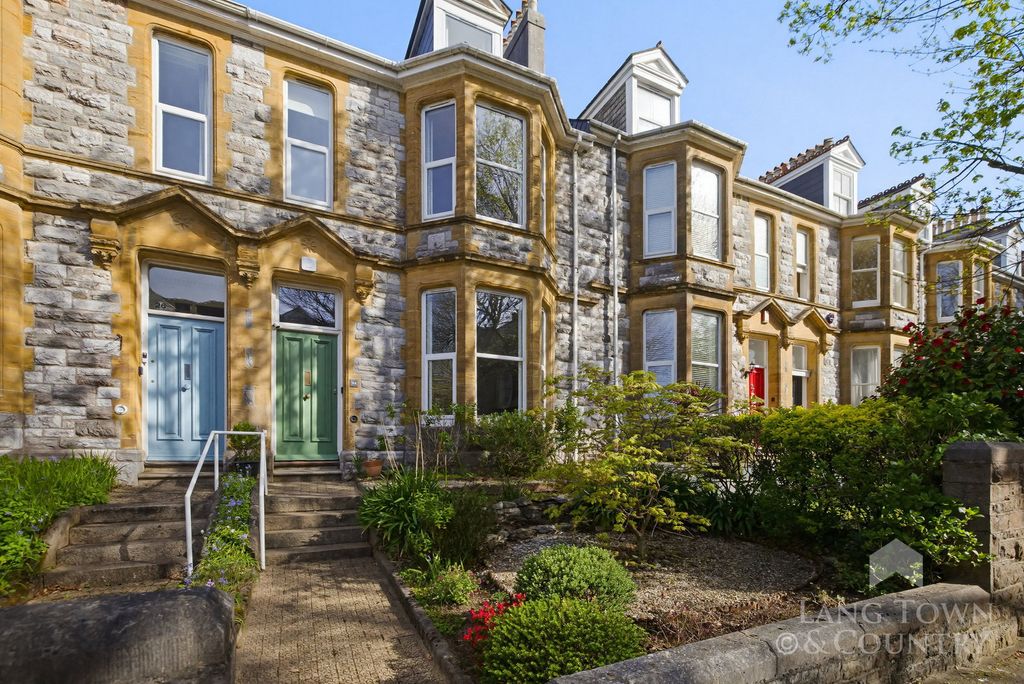 Property photo 1 of 43