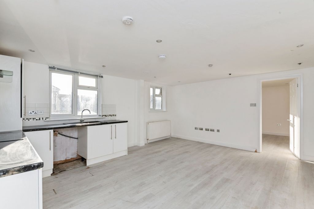 Property photo 2 of 10 Kitchen/Living Room