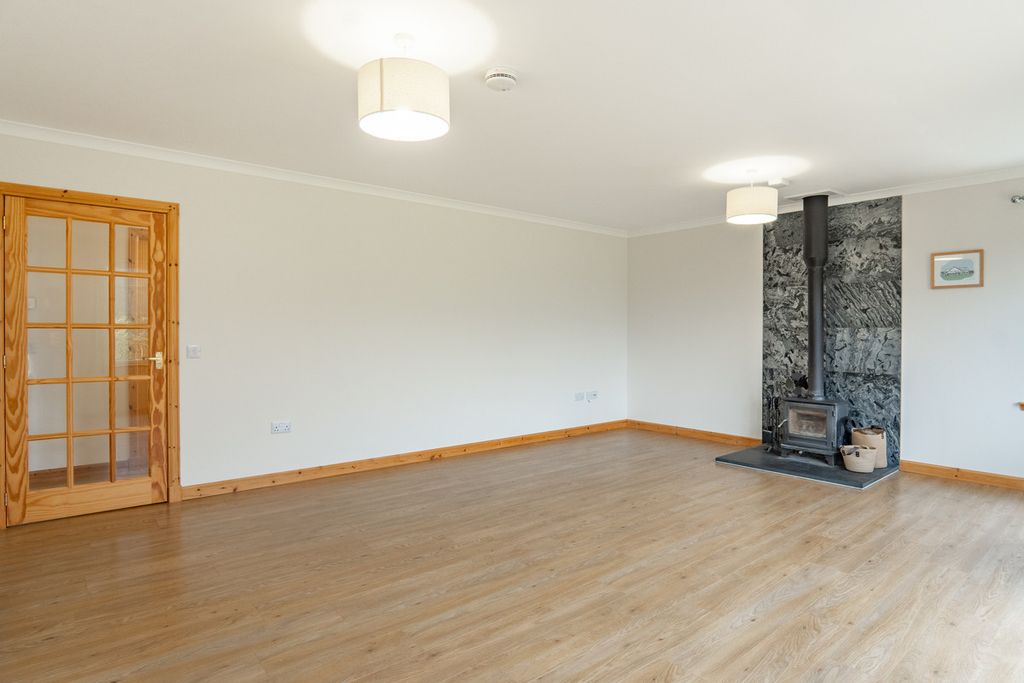 Property photo 3 of 44