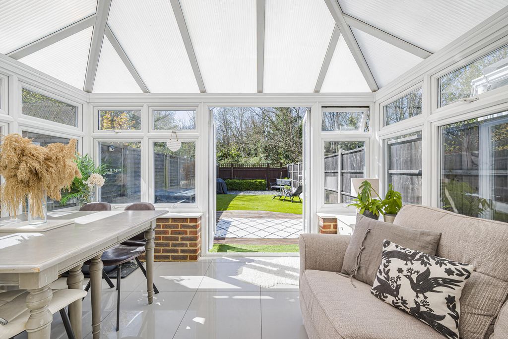 Property photo 3 of 23 Conservatory