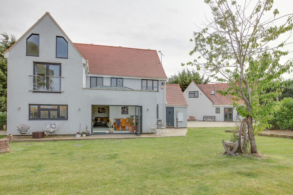 Property photo 1 of 31