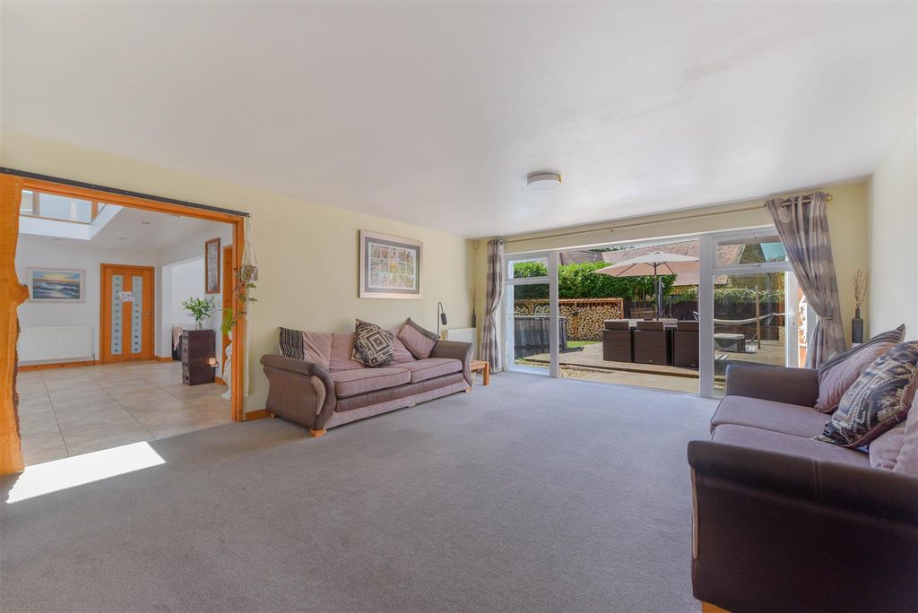 Property photo 3 of 38 0112Loungehallway.Jpg