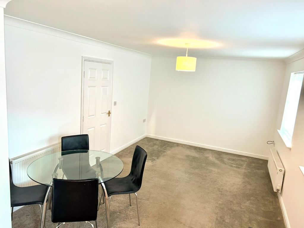 Property photo 3 of 11 Lounge/Diner