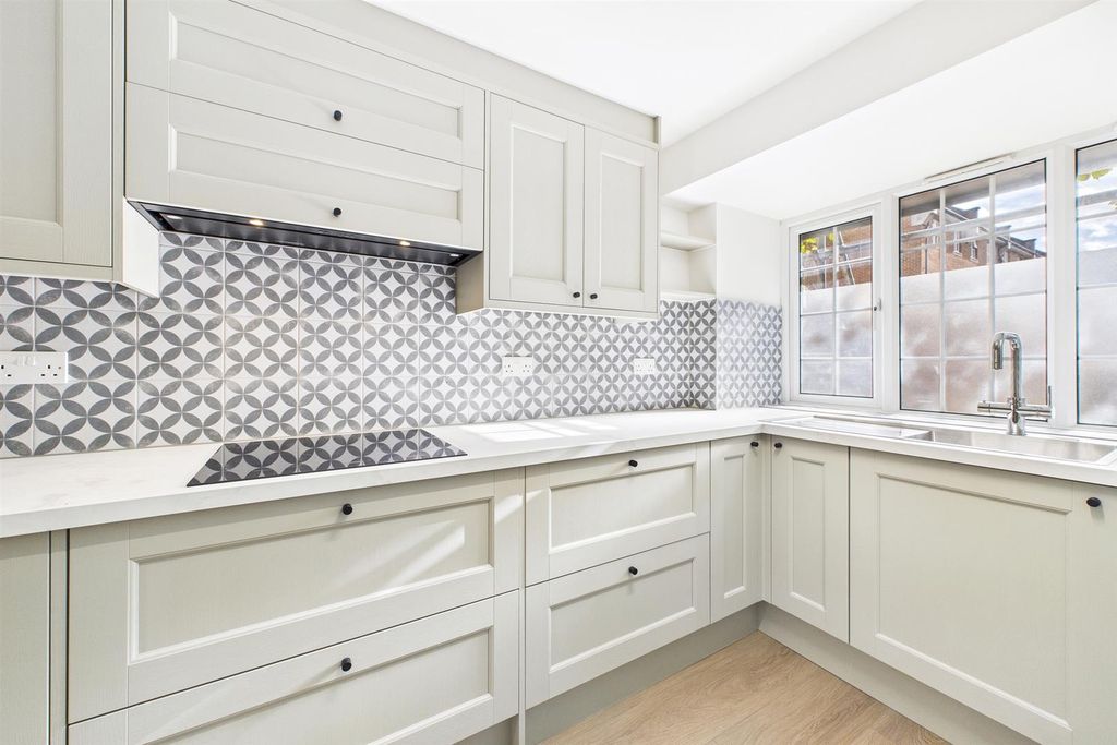 Property photo 2 of 25 Cam02985G0-Pr0075-Still027_Alt.Jpg