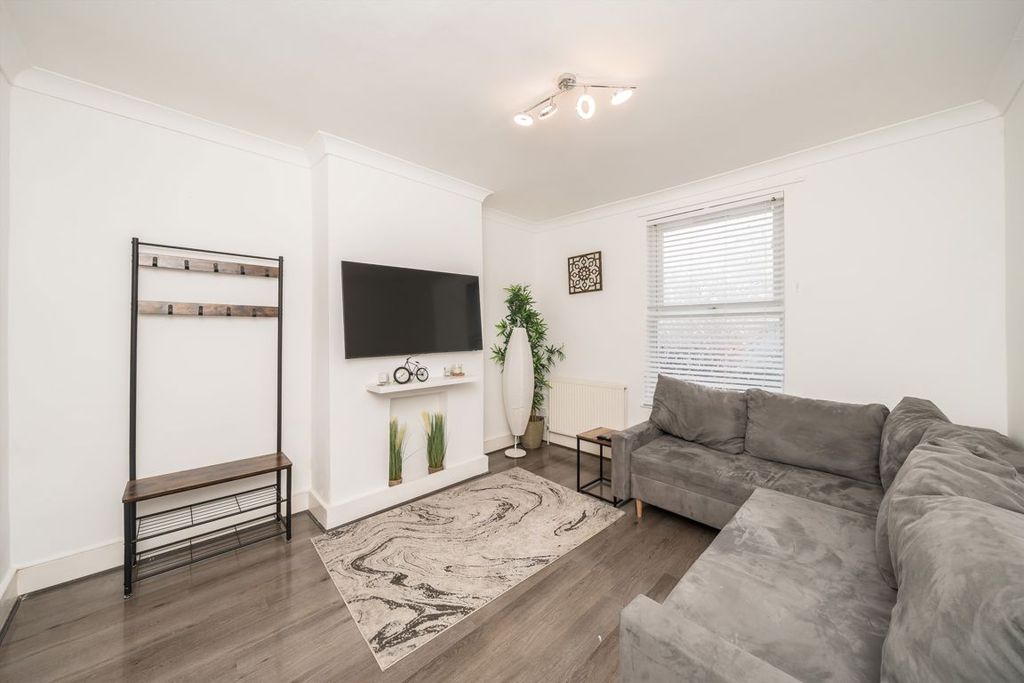 Property photo 2 of 8