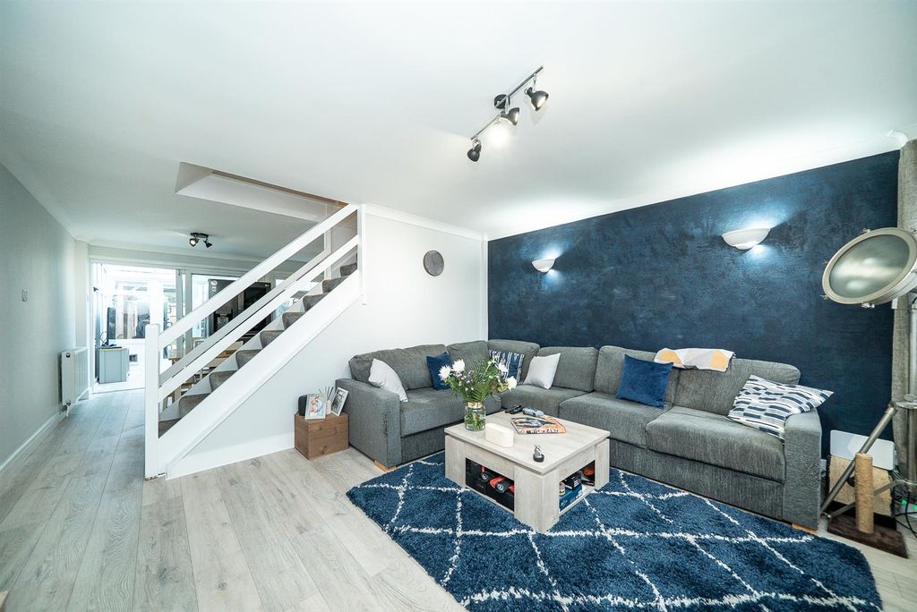 Property photo 2 of 18 5-Whitecroft-1005.Jpg