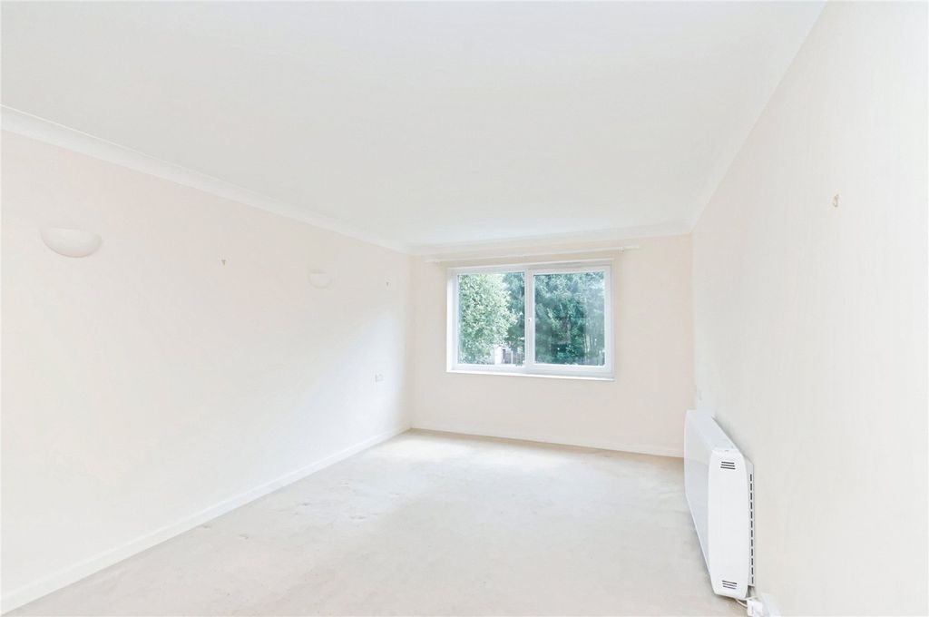 Property photo 2 of 12 Picture No. 11