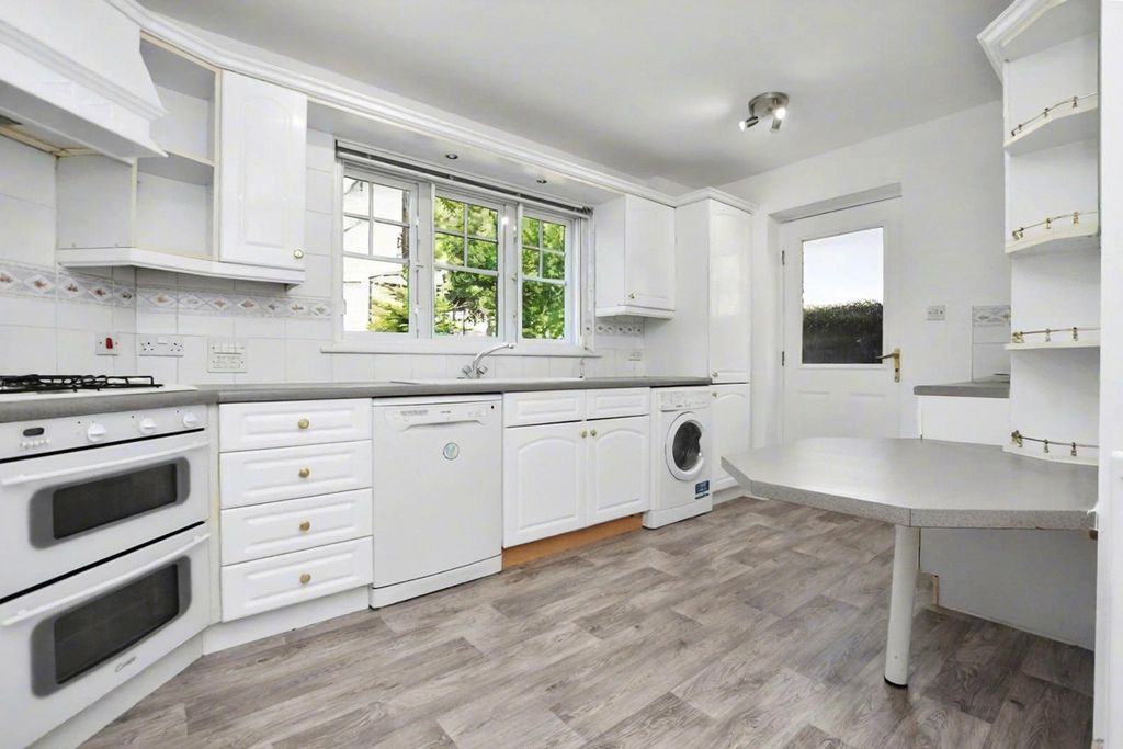 Property photo 3 of 16 Picture No. 19