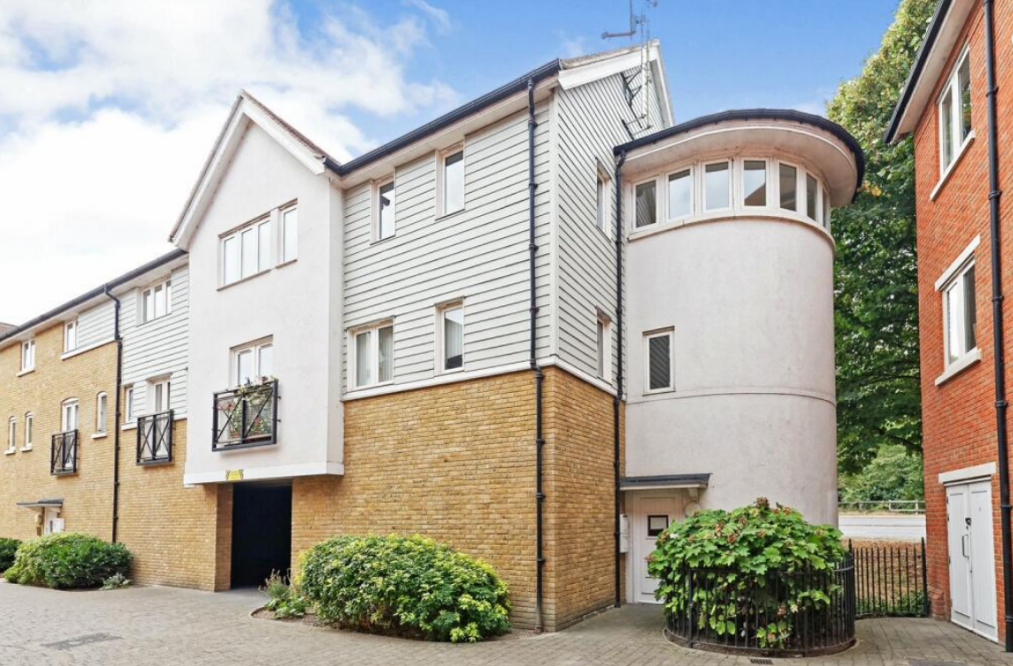 Property photo 1 of 5 Front