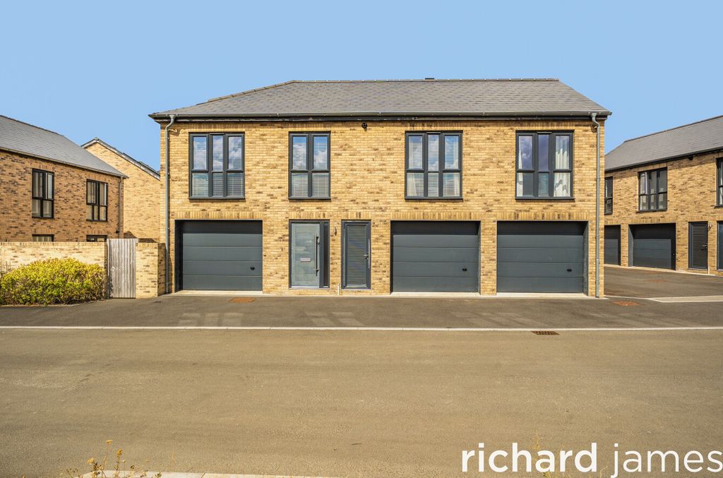 Property photo 1 of 12 A239d5E42B454056B20c09Df2E33F1A5