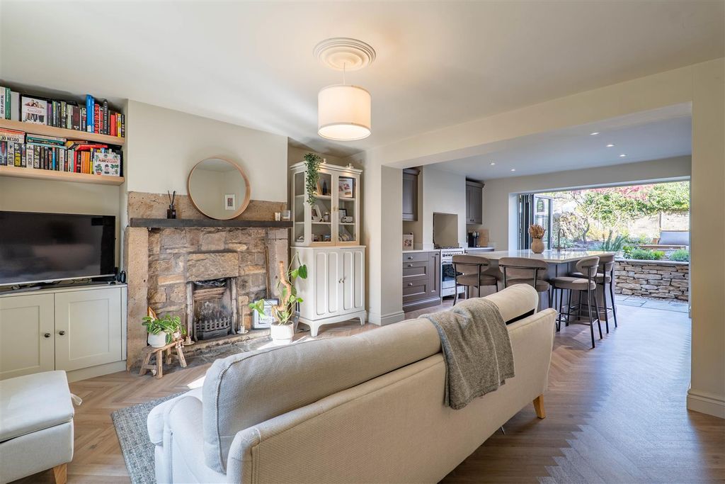 Property photo 2 of 22 Lounge