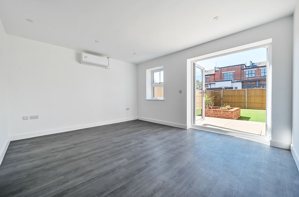 Property photo 2 of 12 1324331-12-6870Df...