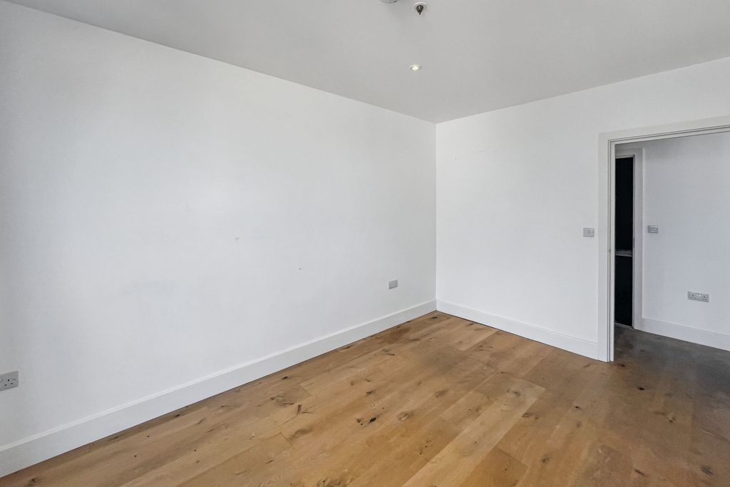 Property photo 2 of 14 Flat 92 Green Dragon House, 64-70 High Street, Croydon, Cr0 1ft