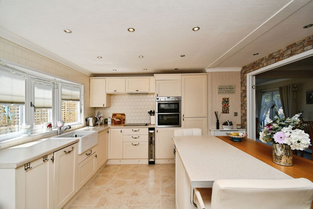 Property photo 3 of 16 Pbox-Img.Jpg