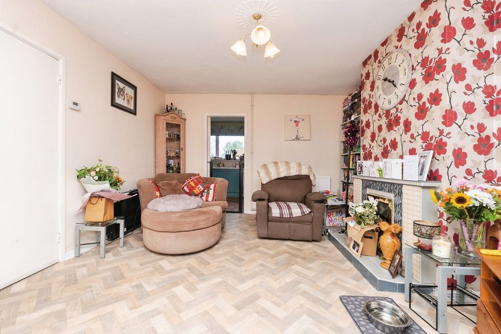 Property photo 3 of 17 Photo