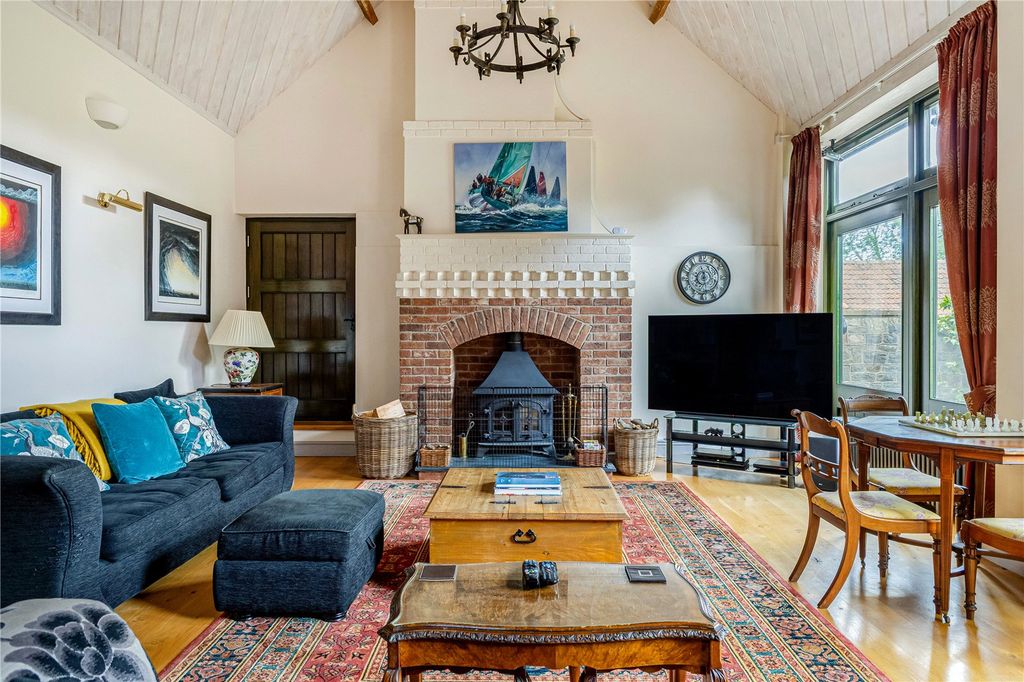 Property photo 3 of 17 Sitting Room
