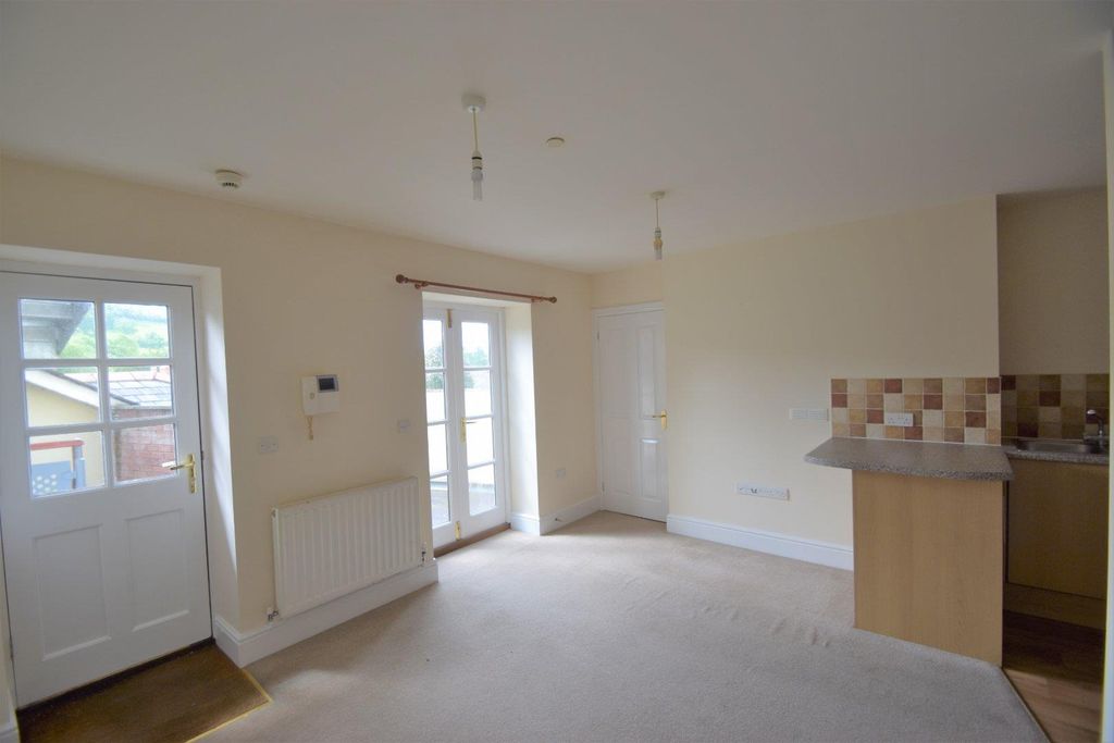 Property photo 2 of 6 Tiverton Seddons