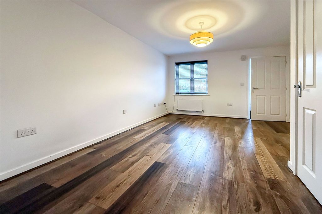 Property photo 2 of 17 Picture No. 33