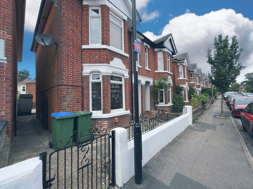Property photo 1 of 12 External