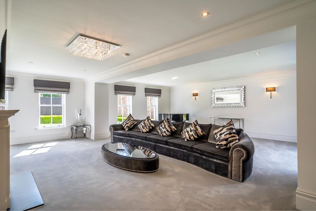Property photo 2 of 34 028349Be61447B37c829F7c08Ecc433F.Jpg