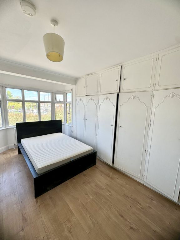 Property photo 1 of 4 Modern Double Room To Rent In Edmonton.