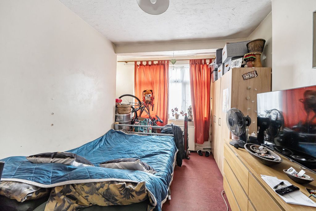 Property photo 2 of 9