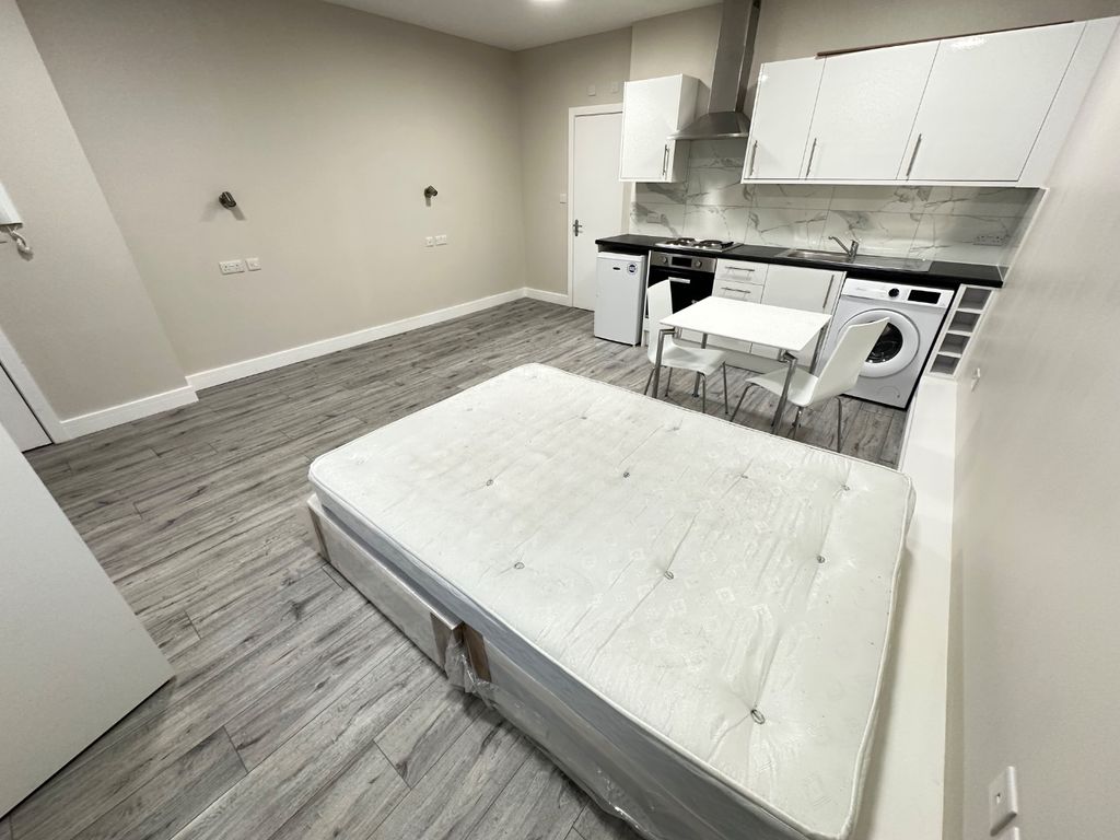 Property photo 2 of 8 4853372