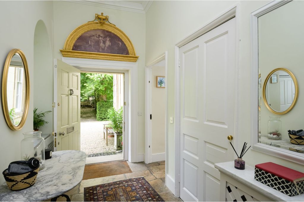 Property photo 2 of 31 Entrance