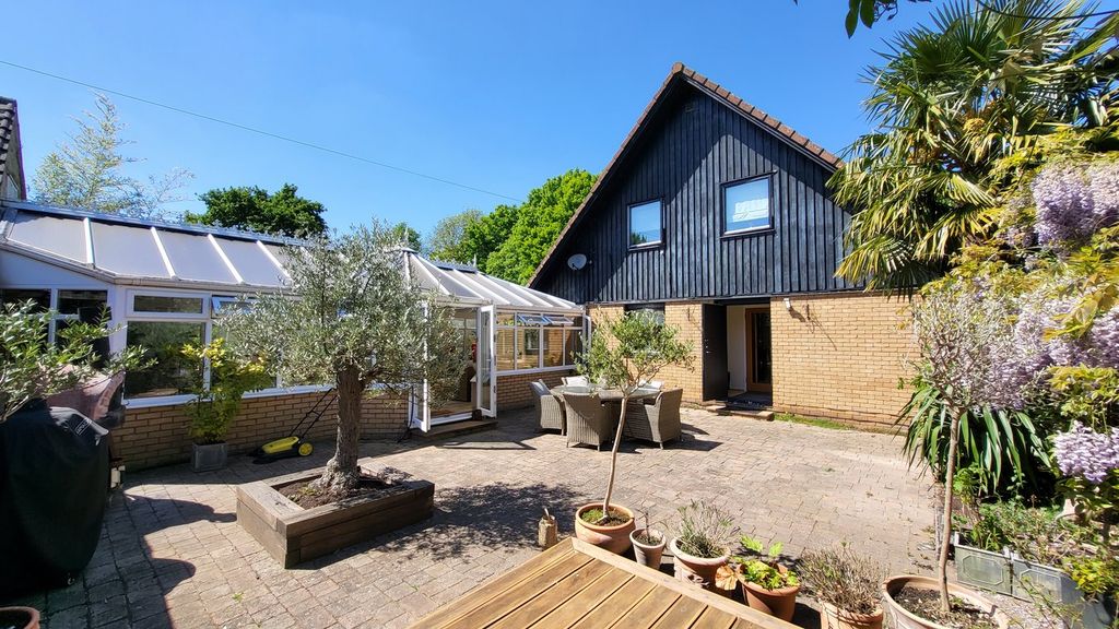 Property photo 3 of 33
