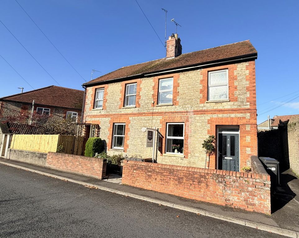 Property photo 1 of 9 Front (Exterior)