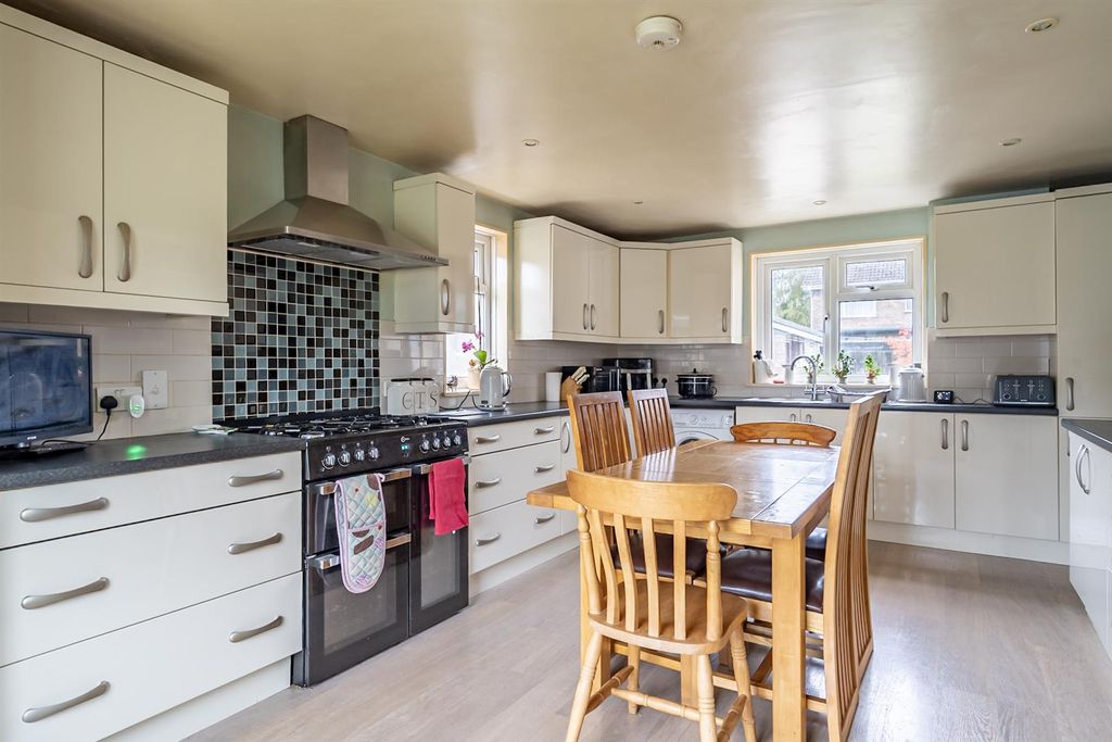 Property photo 3 of 12 Kitchen