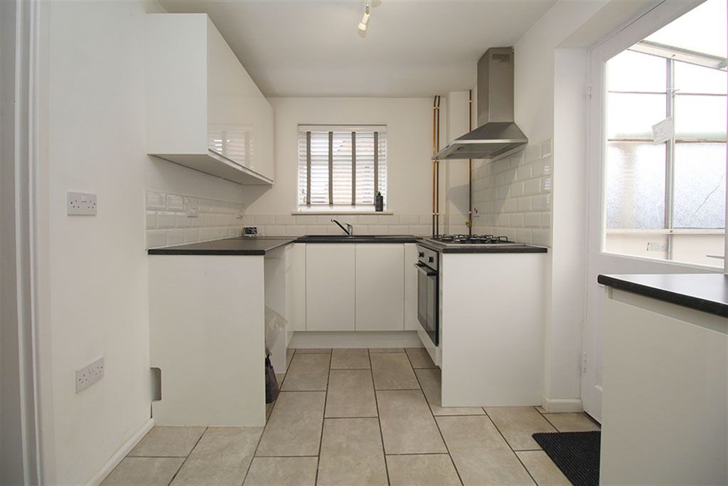 Property photo 2 of 19 Kitchen