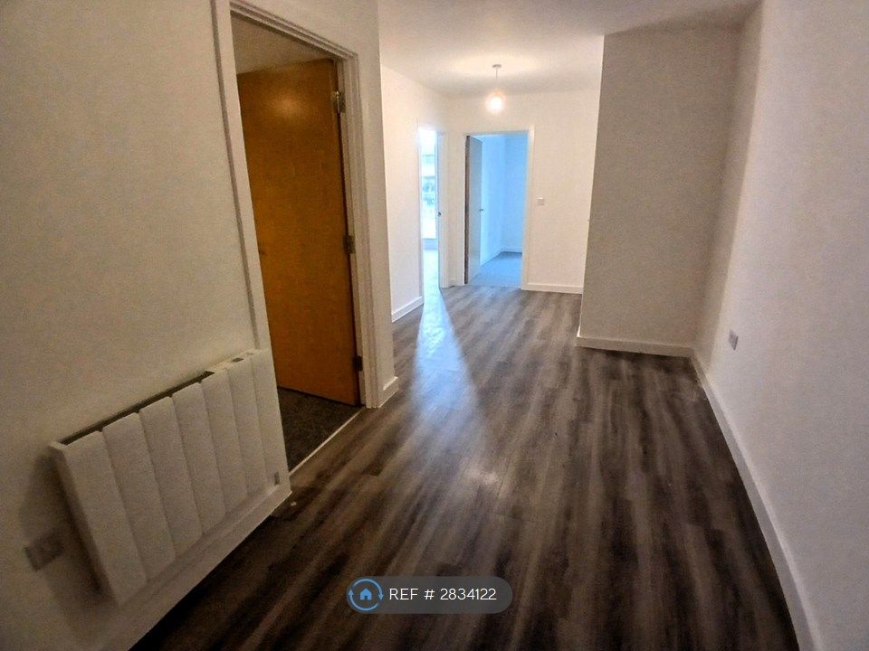 Property photo 3 of 11 Entrance Hallway