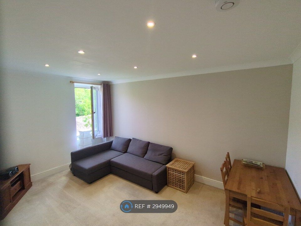 Property photo 1 of 11 Living Room