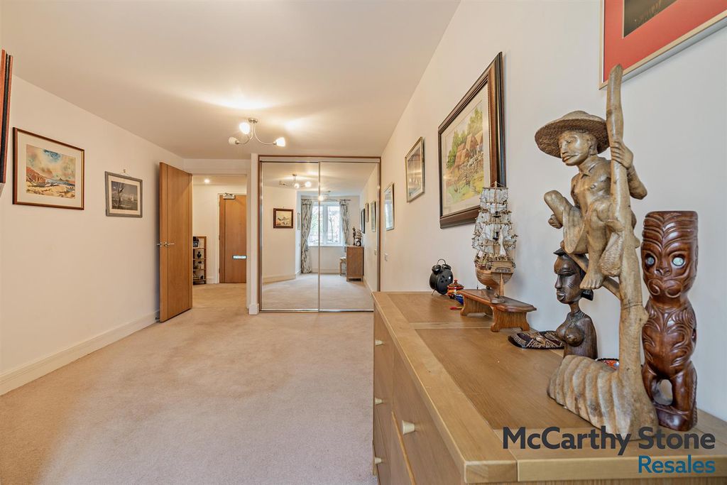 Property photo 3 of 9 8686544-Interior10-800.Jpg