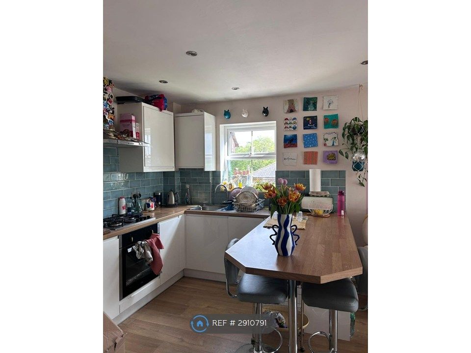 Property photo 2 of 13 Kitchen And Island