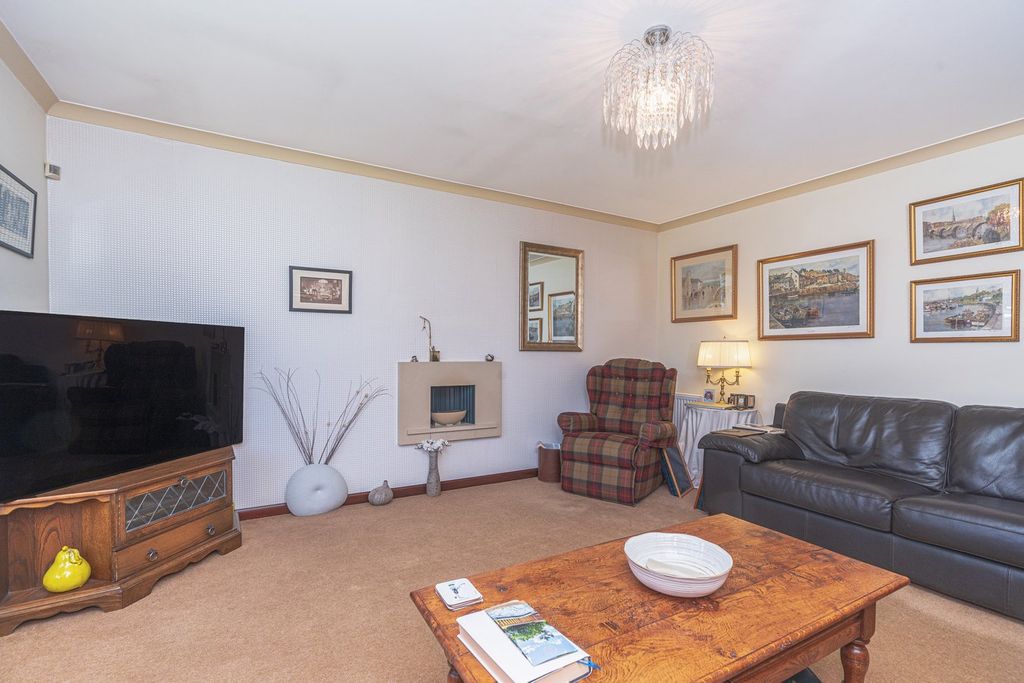 Property photo 3 of 38