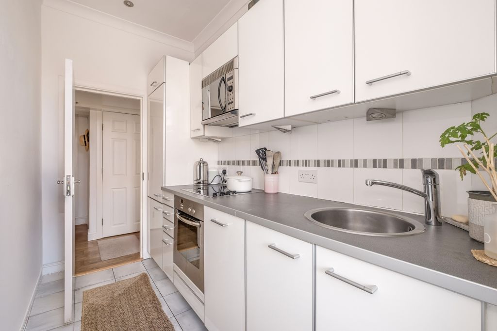Property photo 3 of 12 First-Floor-St-Ki...