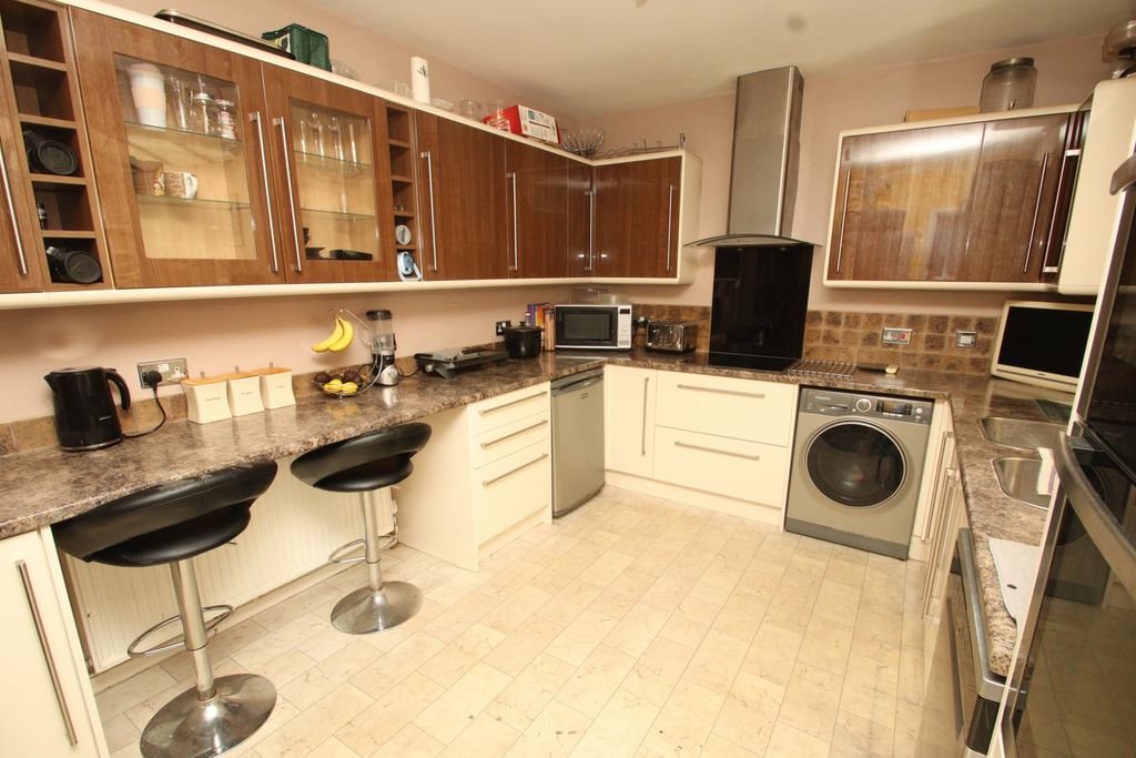 Property photo 2 of 17 Photo 24
