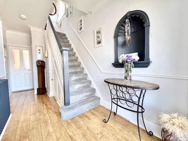 Property photo 2 of 23 Entrance Hall