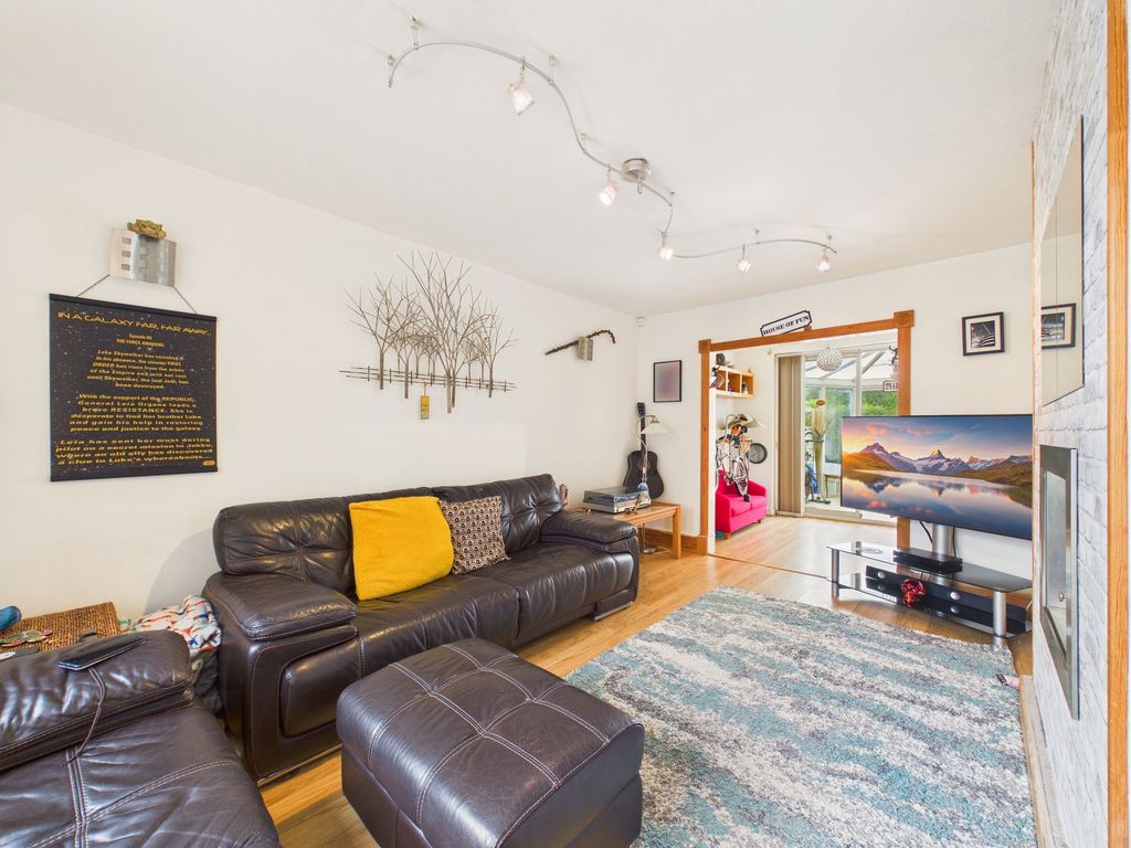 Property photo 3 of 15 Cherington Close - Ewemove (5)