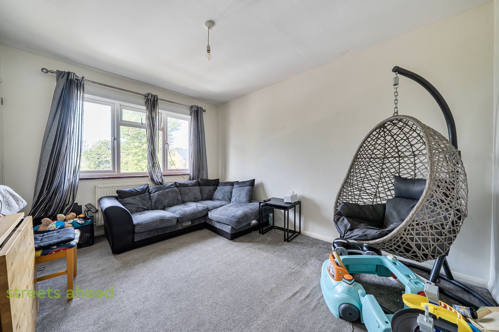 Property photo 3 of 14 Ae0B37Ec-8Bee-414...
