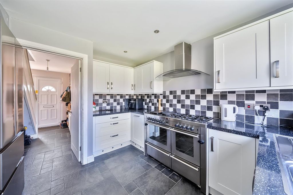 Property photo 3 of 13 6-681Dde4c2732d-1286972-Arw-6-1.Jpg