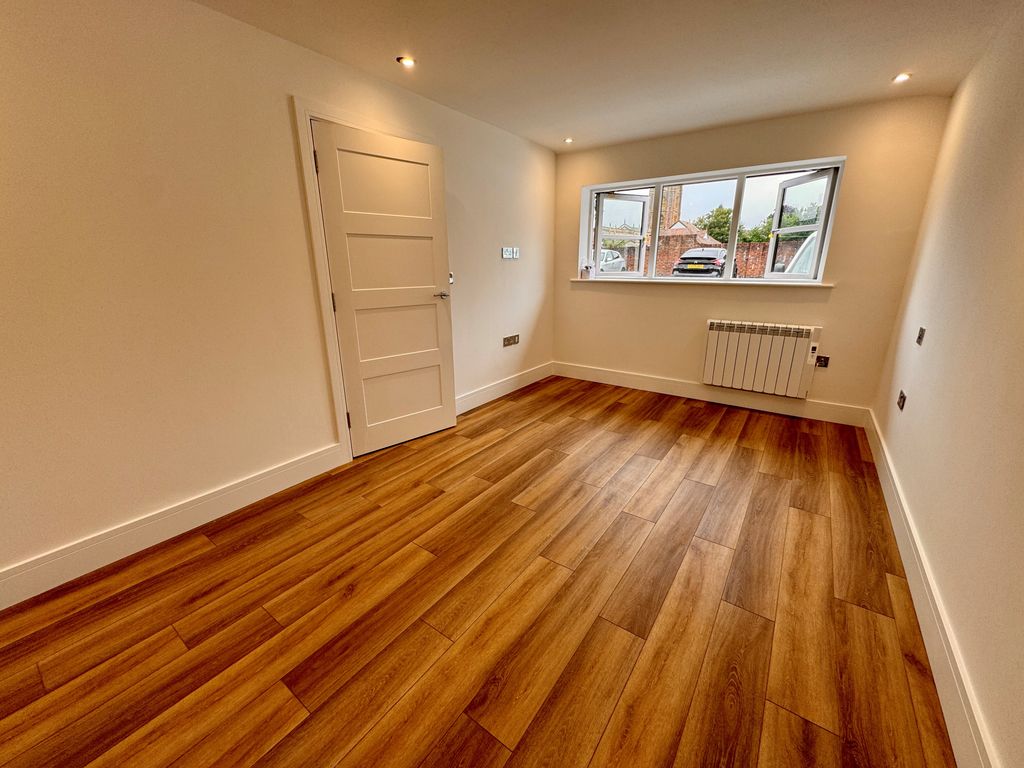 Property photo 3 of 10 Image