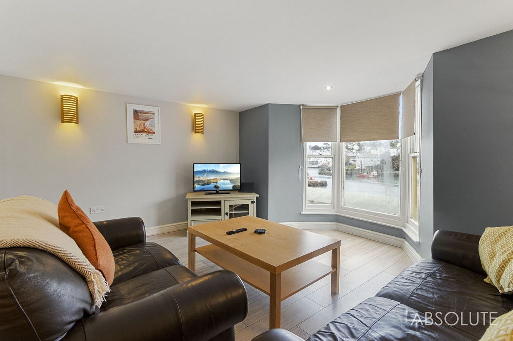 Property photo 3 of 23